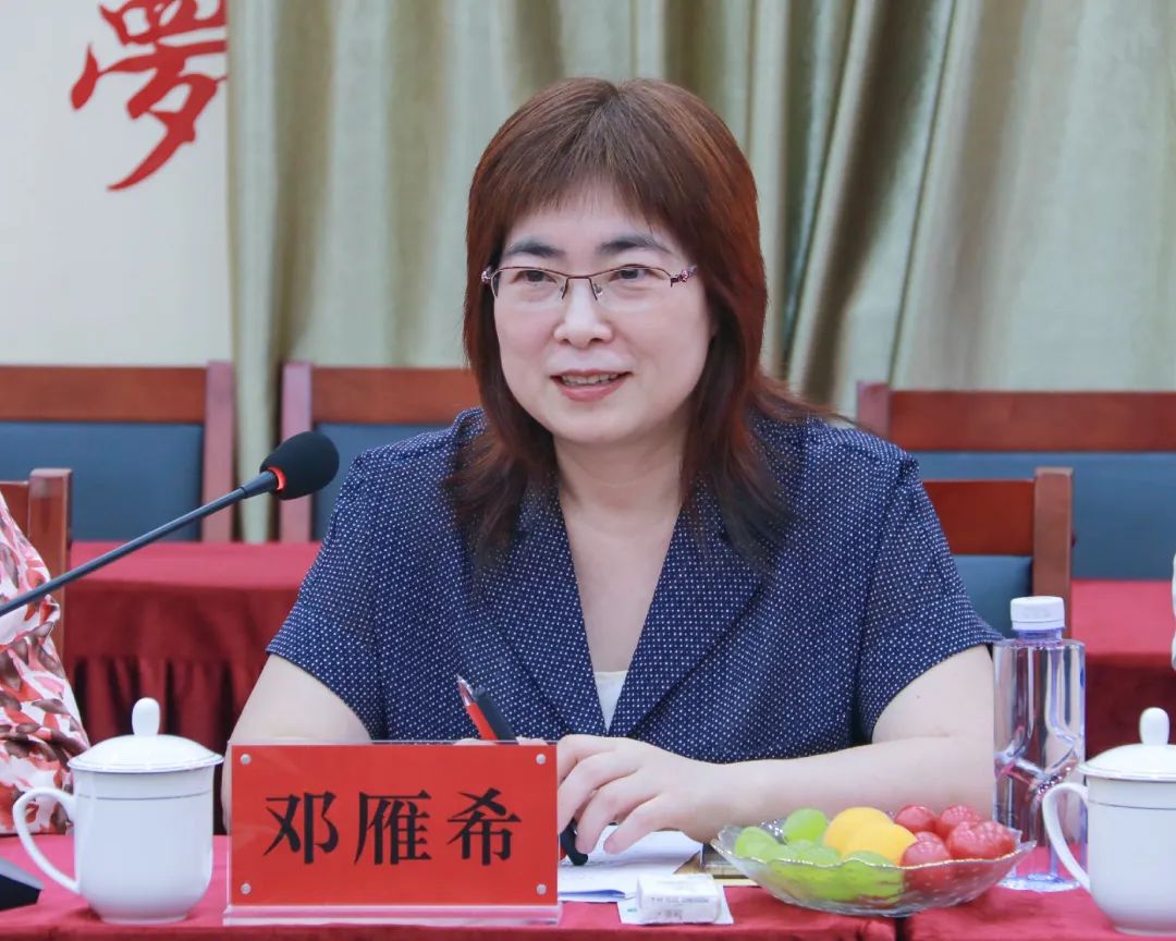 教务处副处长、教师教学发展中心主任——邓雁希 教务处副处长、教师教学发展中心主任——邓雁希