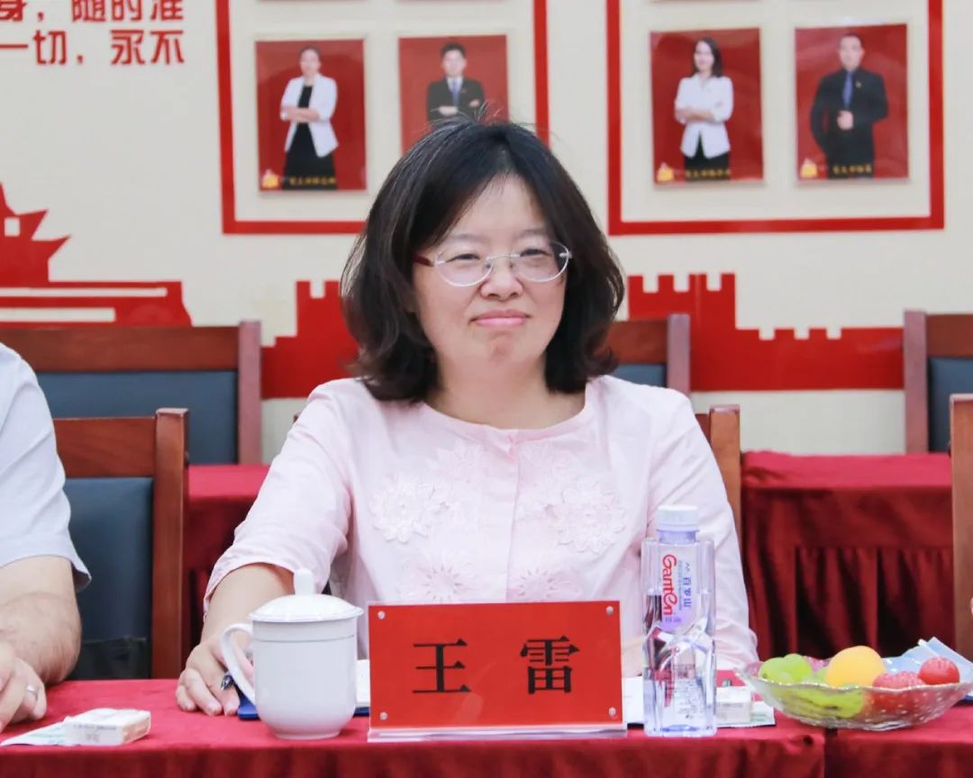 经济管理学院党委书记——王雷 经济管理学院党委书记——王雷