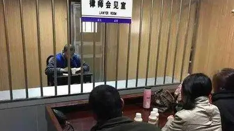 公安人员在场，律师会见能起到作用吗