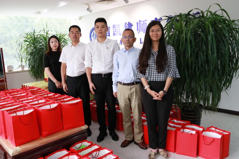 <b>信凯快讯|过节啦~发礼物啦~</b>